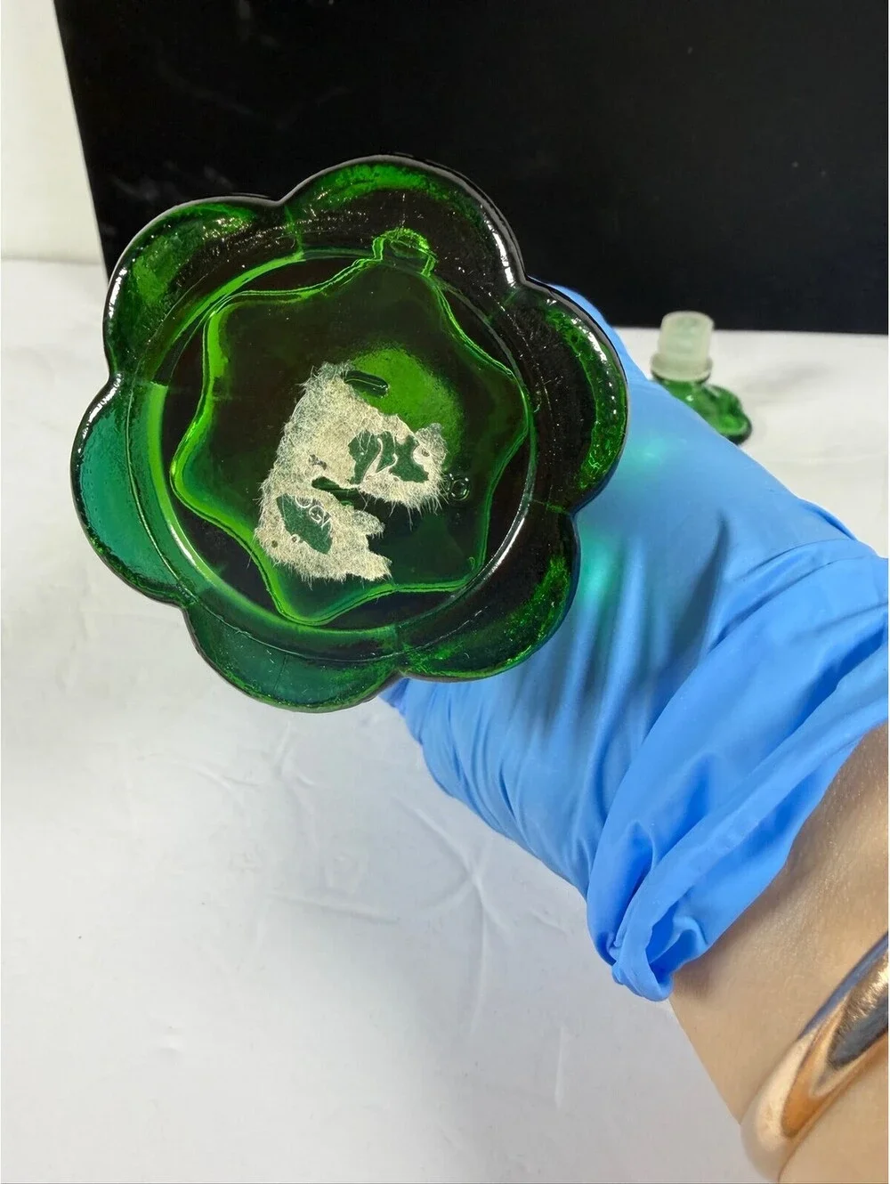 Vintage Emerald Green Glass Bud Vase Decanter with Flower Stopper F4